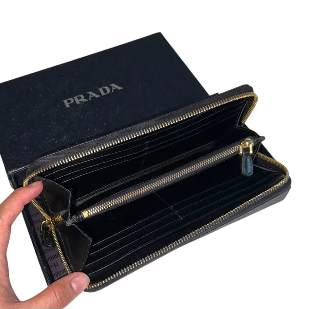 Authentic PRADA Vitello Move Leather Round Zippy‎ Wallet Black From Japan